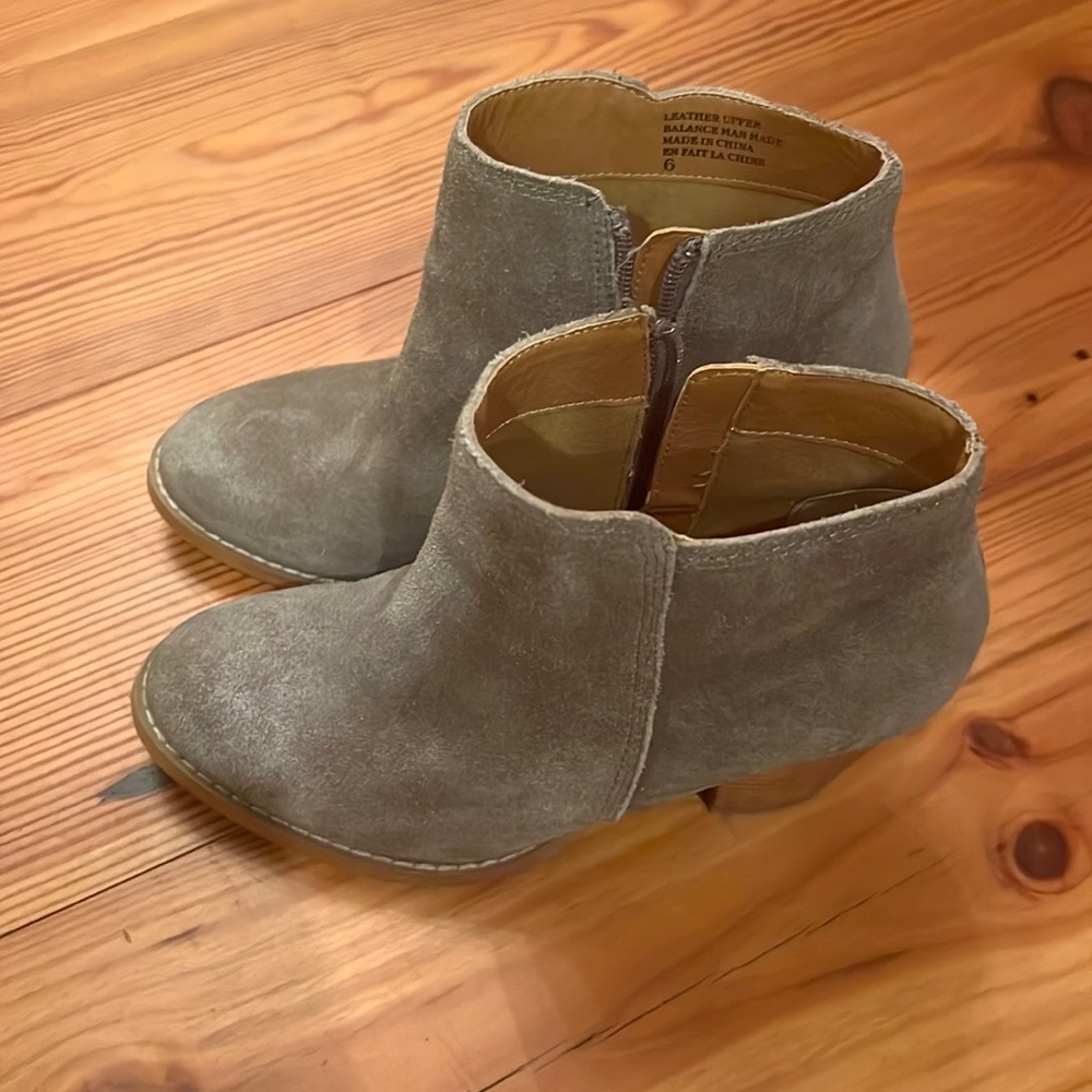 Gray booties. Seychelles. Perfect condition.
